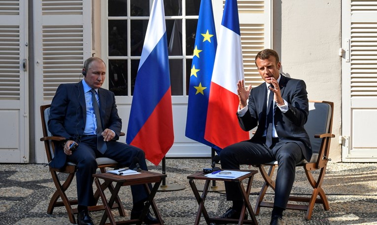 Macron će sutra razgovarati s Putinom